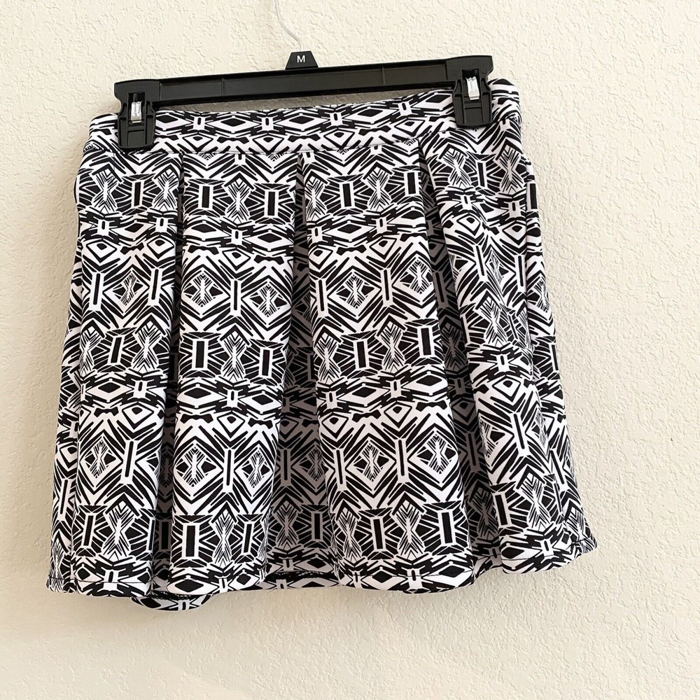 Aeropostale Women Mini Skirt Skater‎ Black White Aztec Southwest Size Small